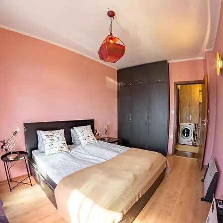 Gondola 1 Bdrm Flat In Cedar Iv